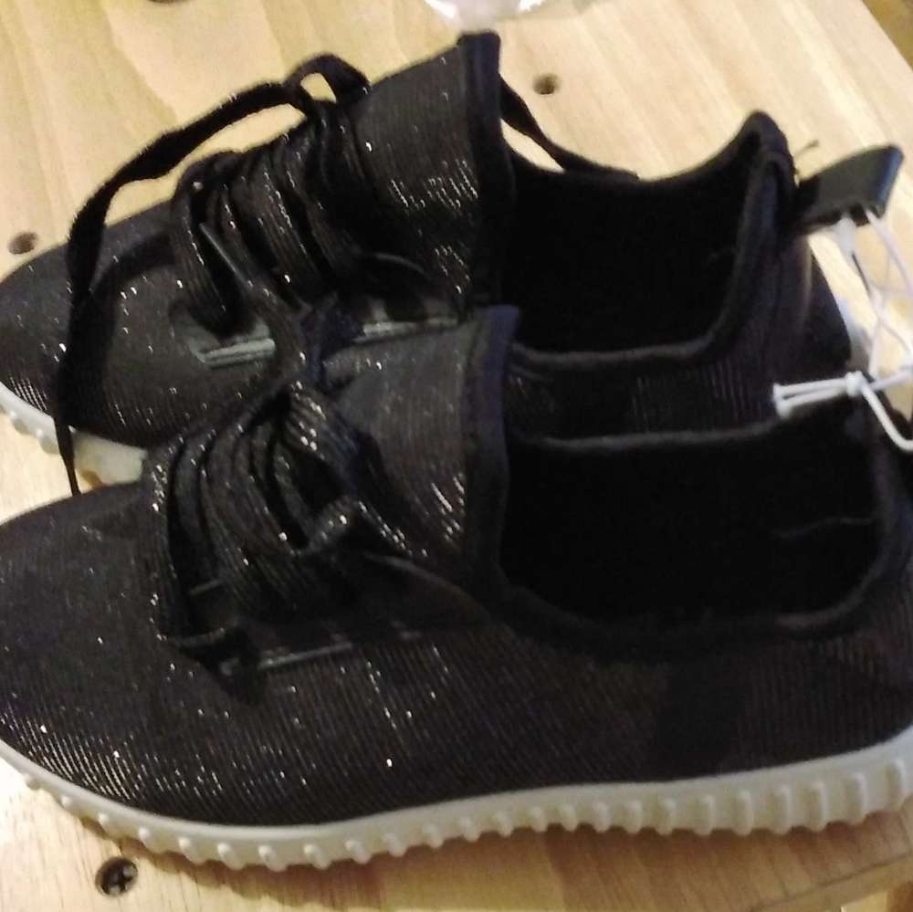 New- Girls Black & Sparkle Sneakers